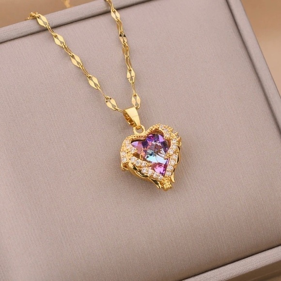 NEW 18K Gold Plated Angel Wings Heart Zircon Center Pendant Necklace - Picture 1 of 2